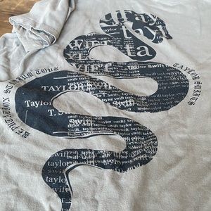 EUC 🖤 Taylor Swift Reputation Tour Snake Tee